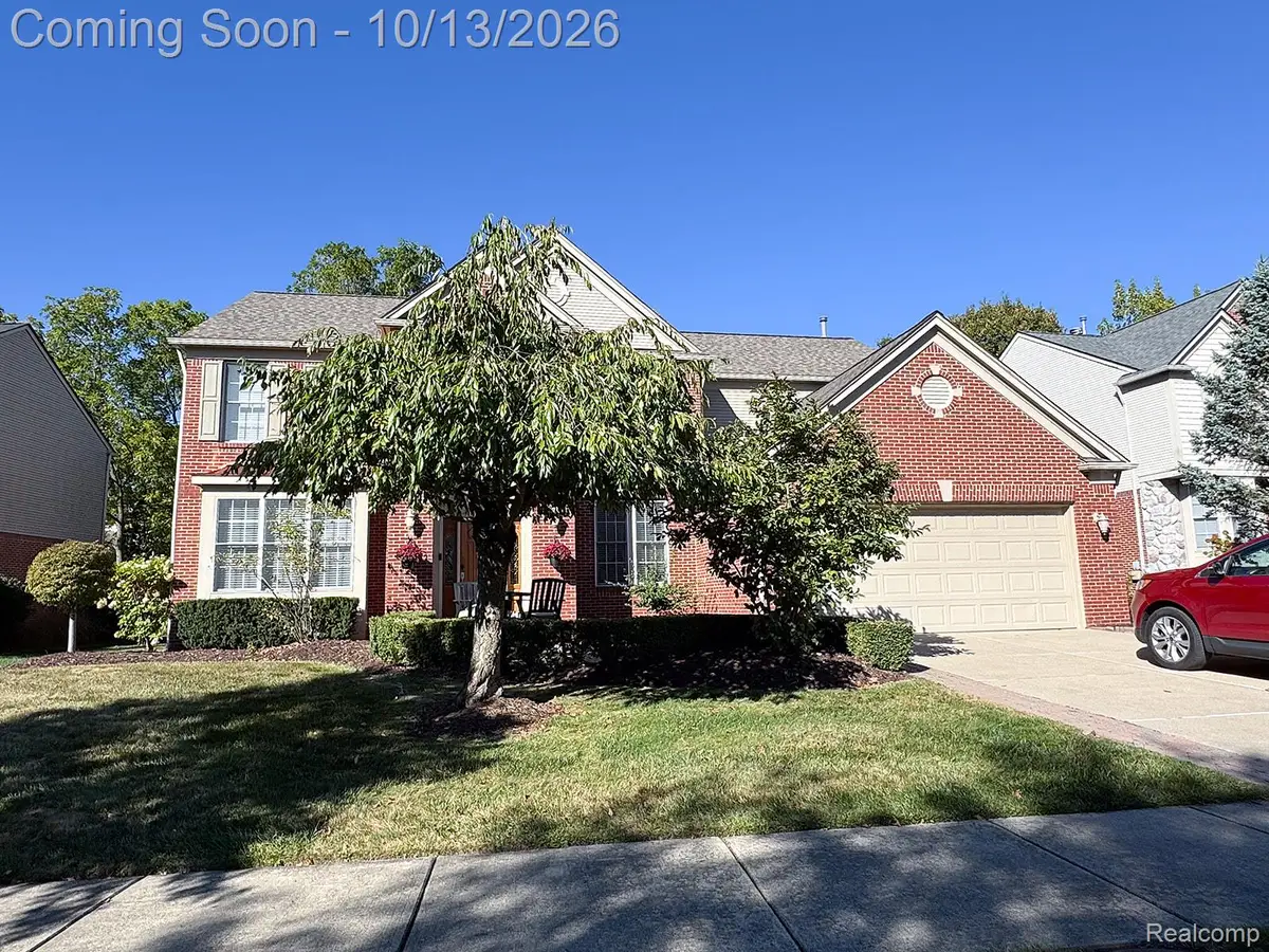 1612 Blushing DR, Rochester Hills, MI 48307 - #1