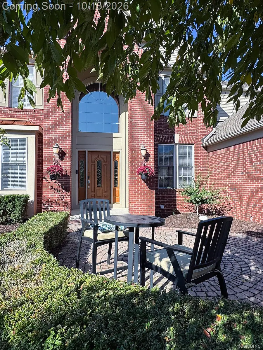 1612 Blushing DR, Rochester Hills, MI 48307 - #2