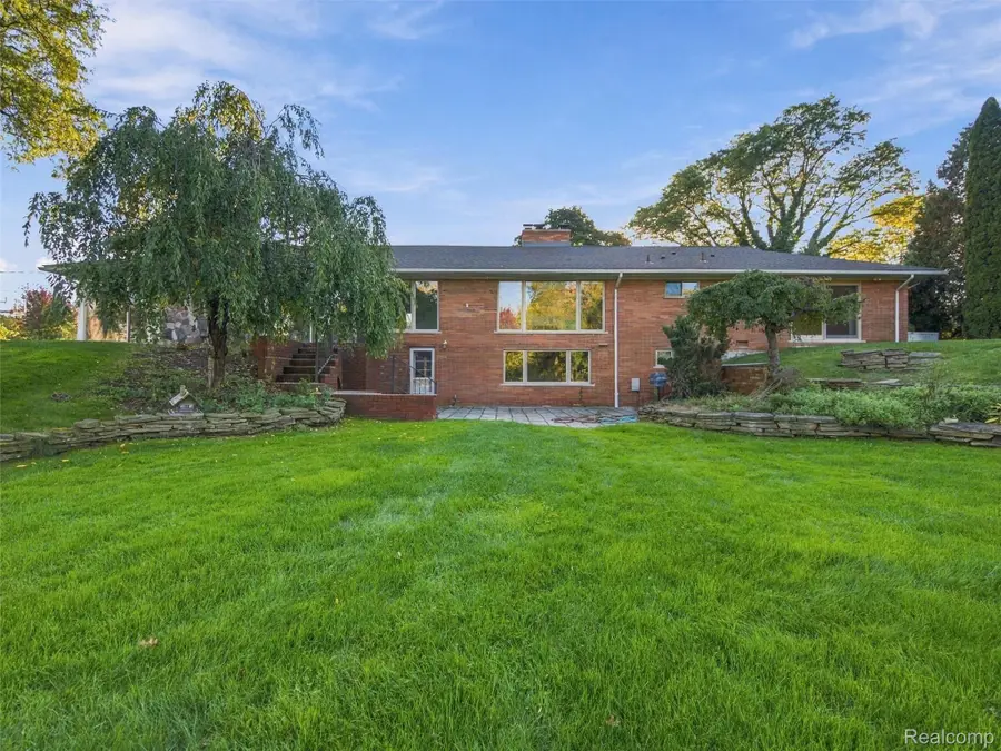 7393 E Greenwich DR, Bloomfield, MI 48301 - #2