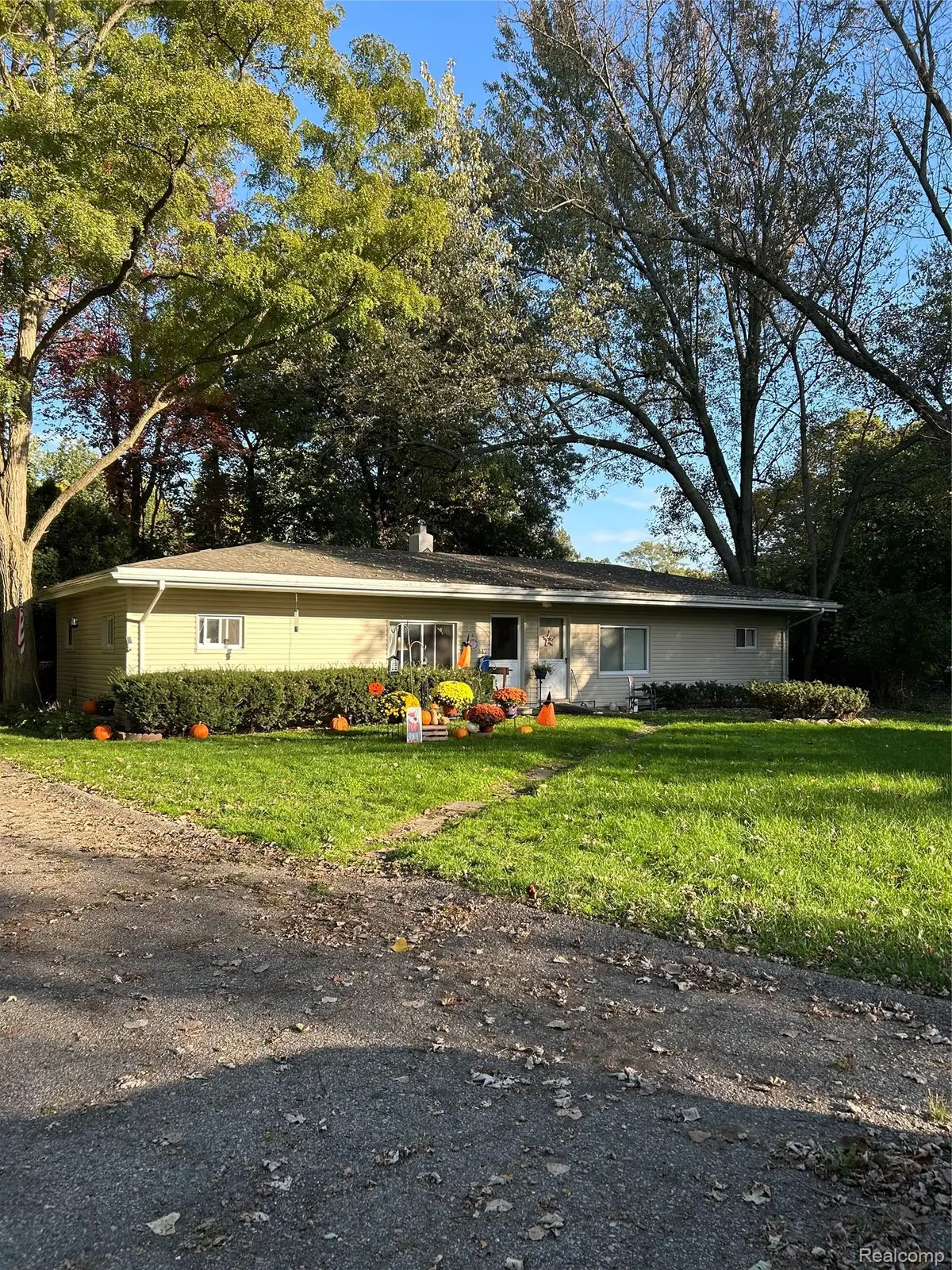 610 Cranbourne ST, Commerce Township, MI 48382 - #1