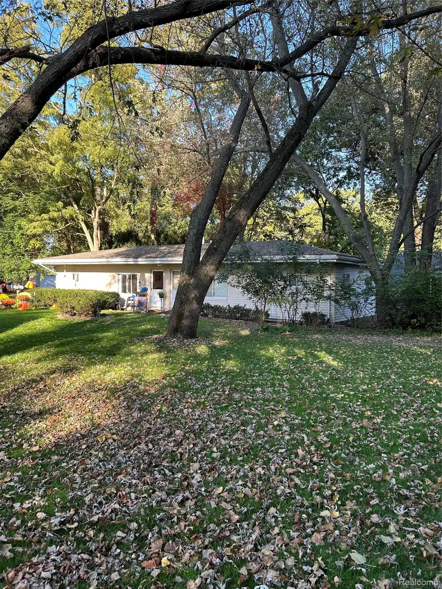 610 Cranbourne ST, Commerce Township, MI 48382 - #2