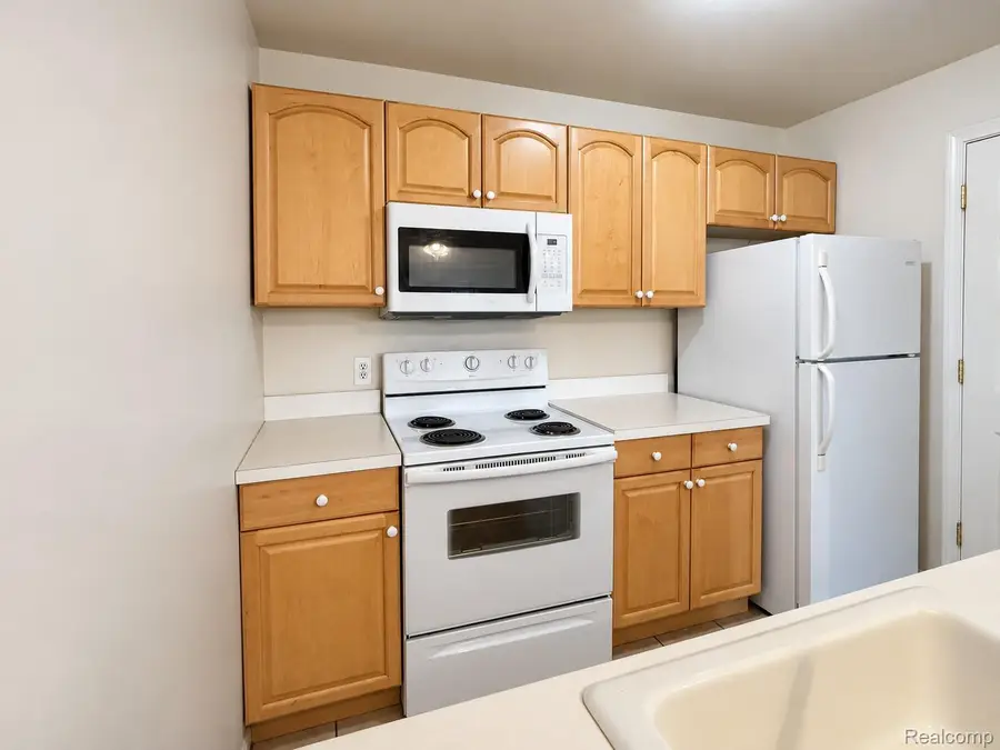 8735 Green Willow ST  # 2, Brighton, MI 48116 - #3
