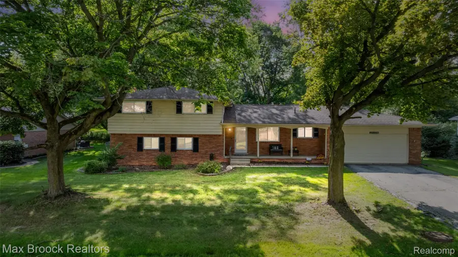 28839 Bannockburn ST, Farmington, MI 48334 - #2