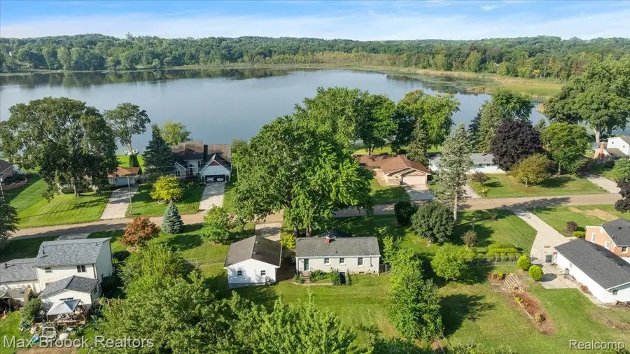 2600 Candlewick DR, Orion, MI 48359 - #2