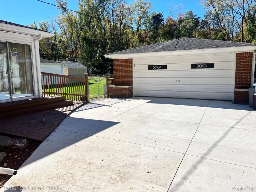 14969 Ellen DR, Livonia, MI 48154 - #3