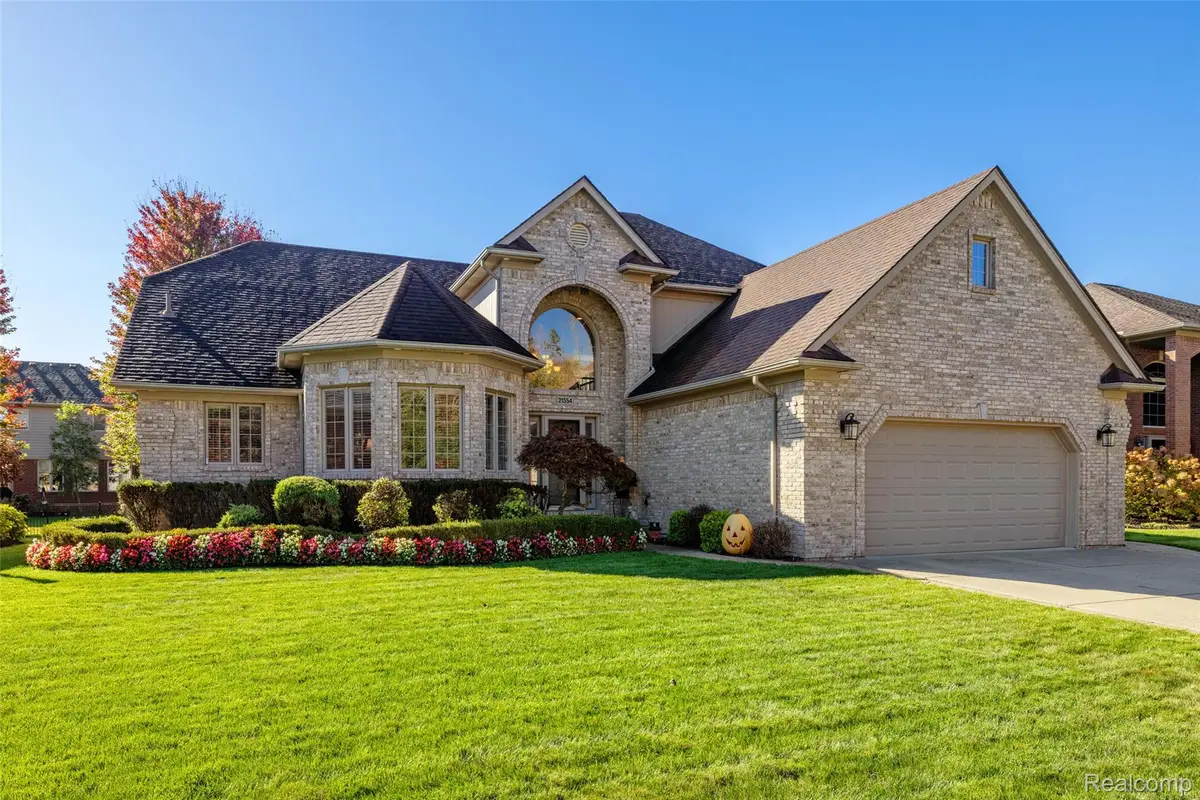 21354 Pine Cone DR, Macomb, MI 48042 - #1