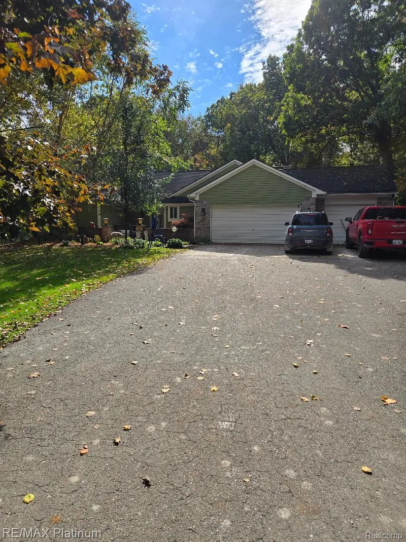 2662 Crooked Lake RD S, Howell, MI 48843 - #1
