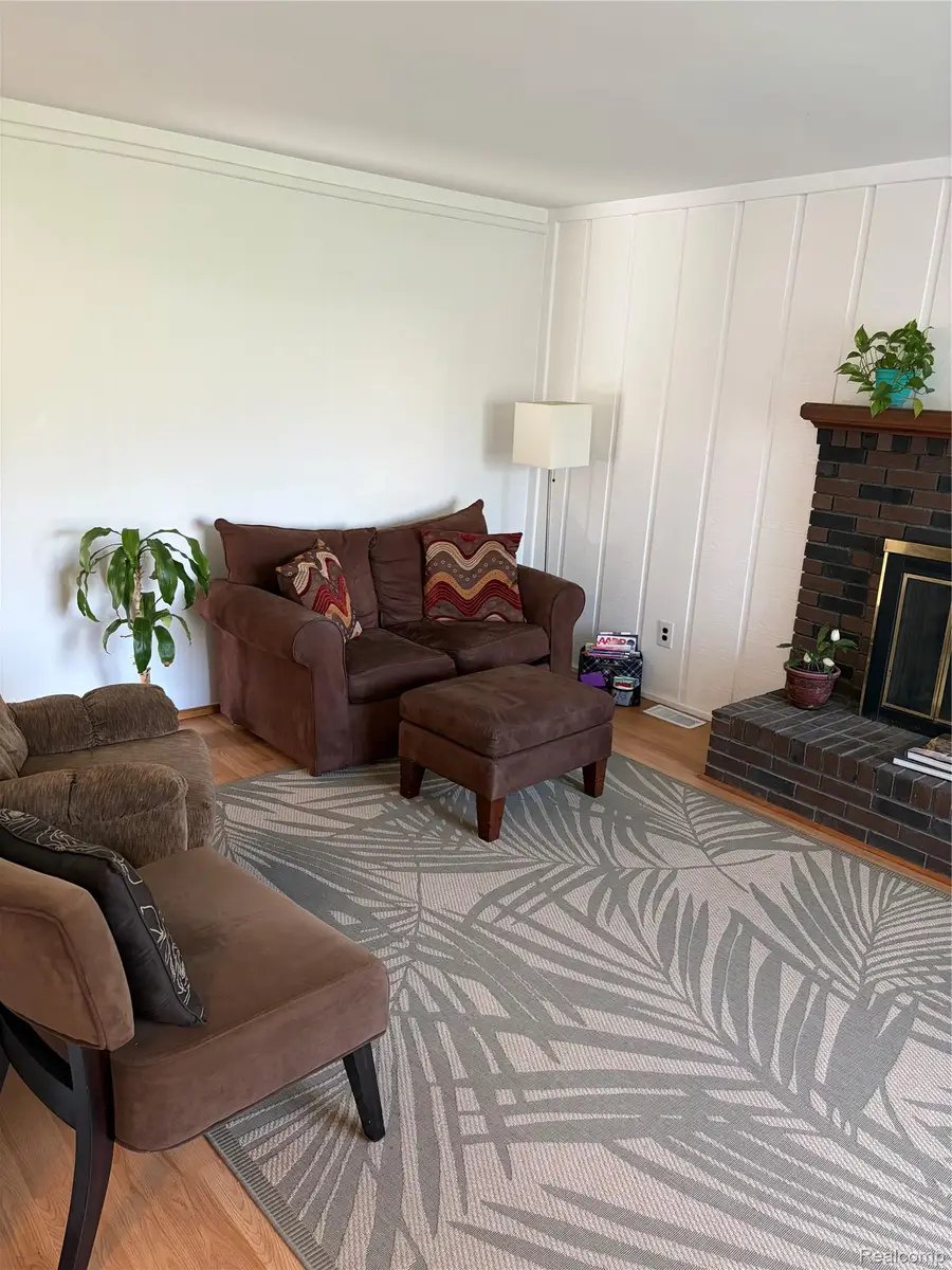 22274 Collette ST, Woodhaven, MI 48183 - #3