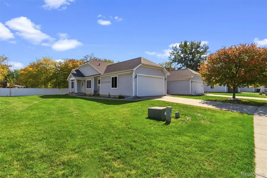 261 Aberdeen CT, Flushing, MI 48433 - #2