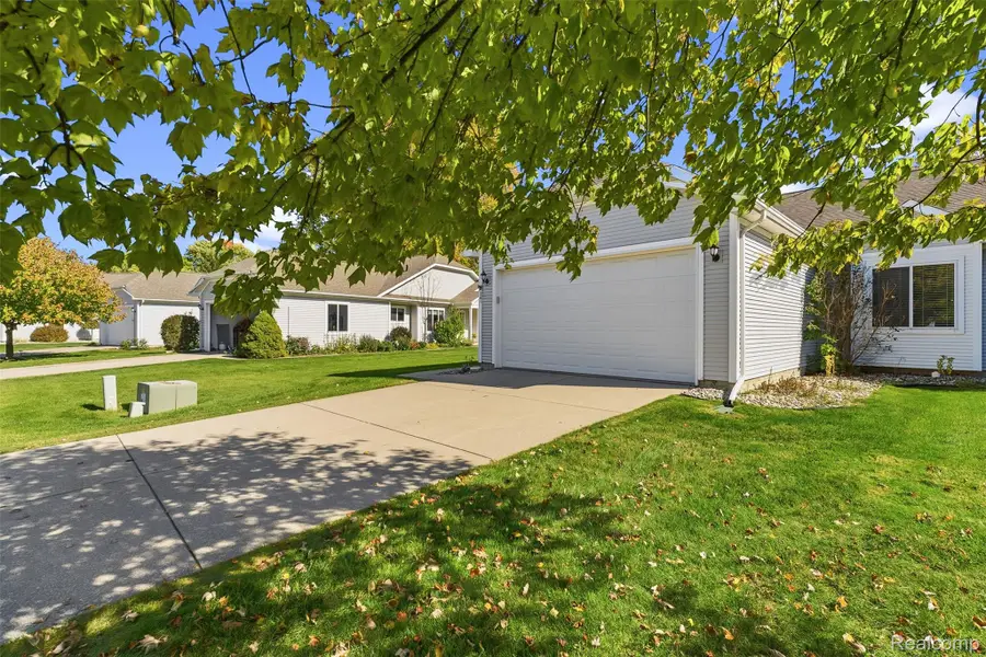 261 Aberdeen CT, Flushing, MI 48433 - #3