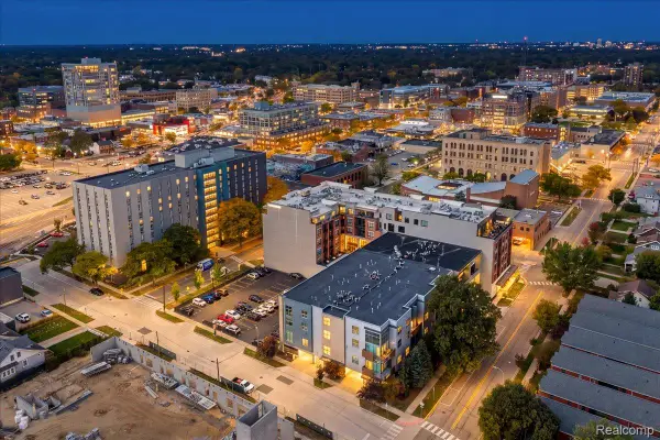 614 S Troy ST  # 203, RoyalOak, MI 48067