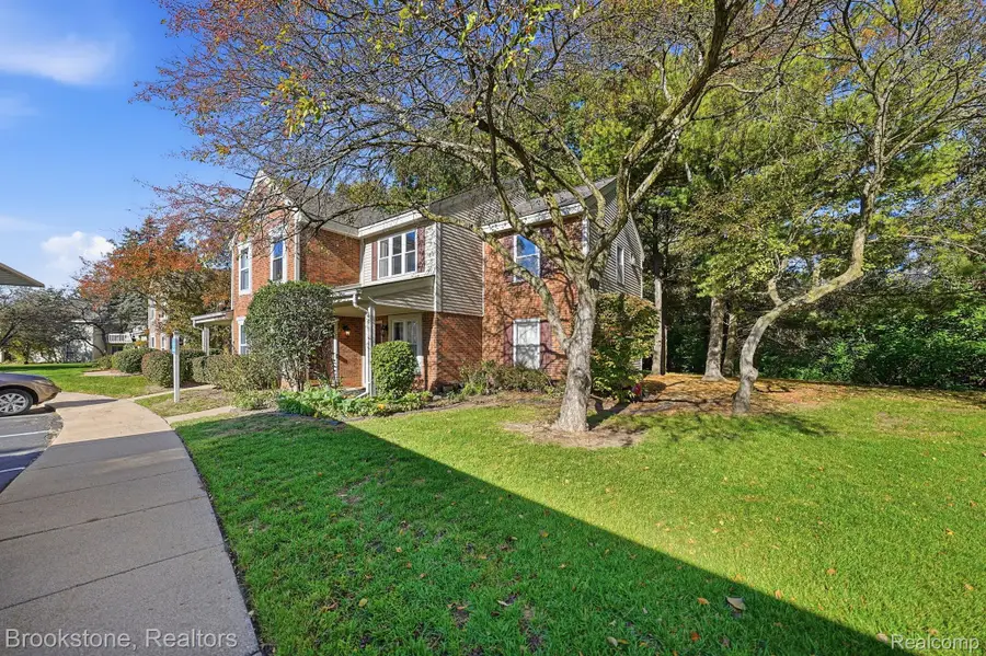 1723 Melville DR, Rochester Hills, MI 48307 - #2