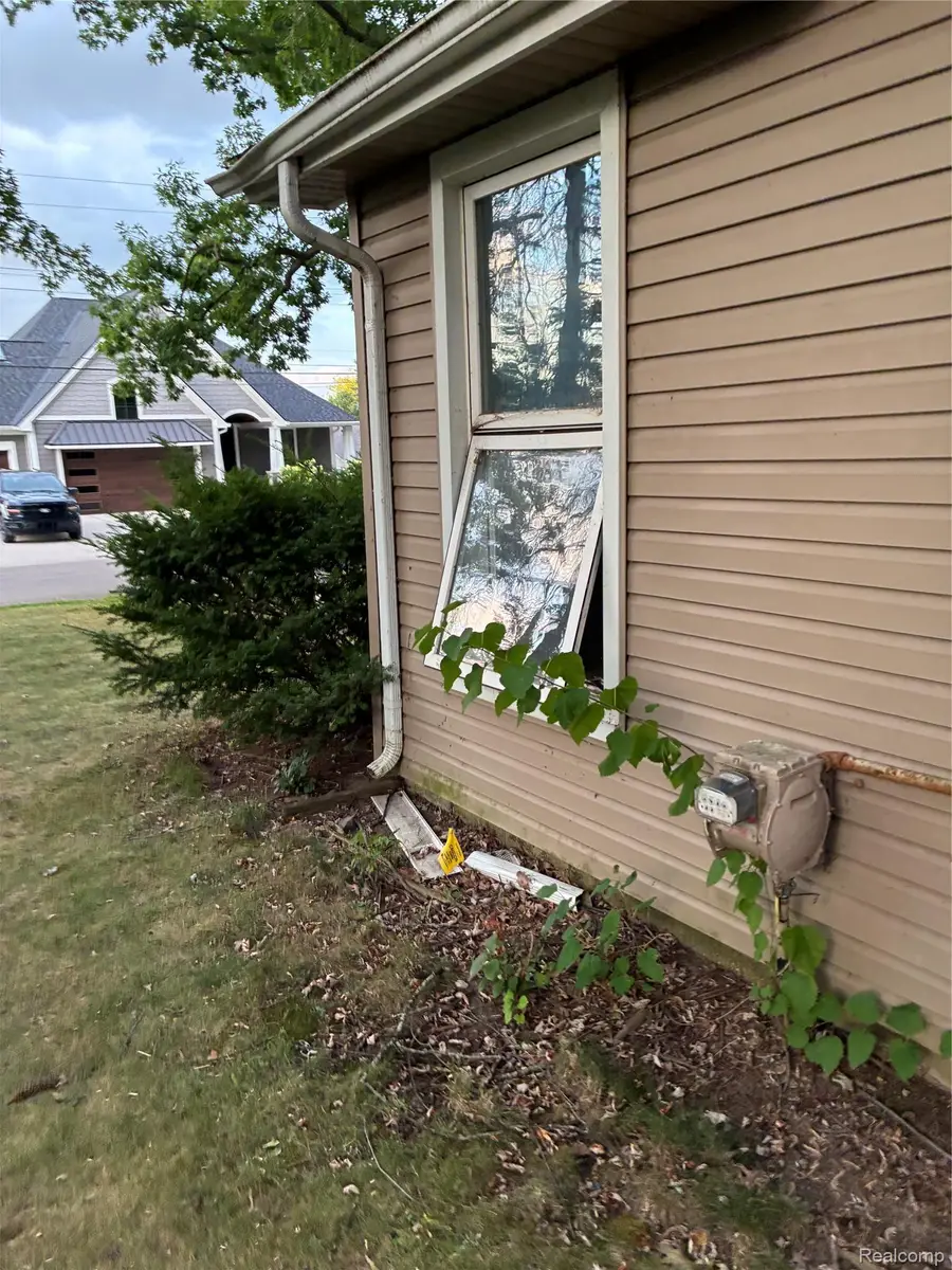8059 Flagstaff ST, Commerce Township, MI 48382 - #3