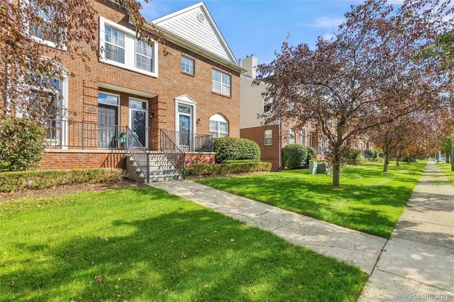 43131 Strand DR, Sterling Heights, MI 48313 - #3