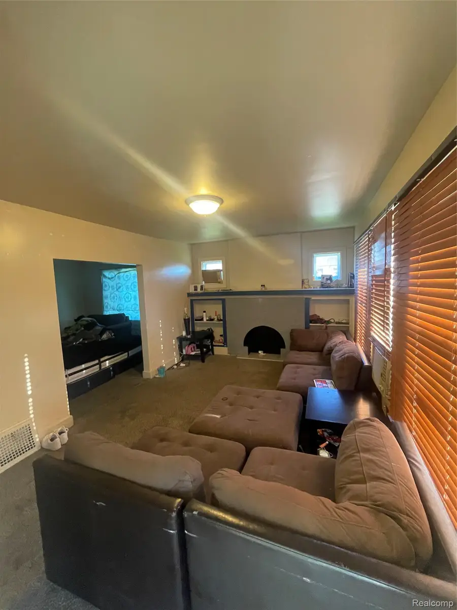 5066 Wayburn ST, Detroit, MI 48224 - #2