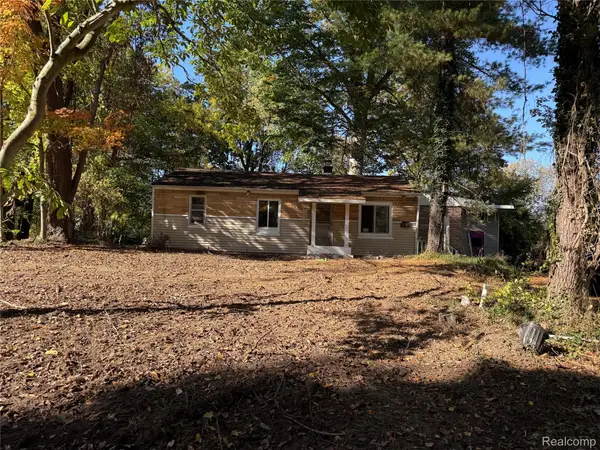 9736 Log Cabin TRL, WhiteLake, MI 48386