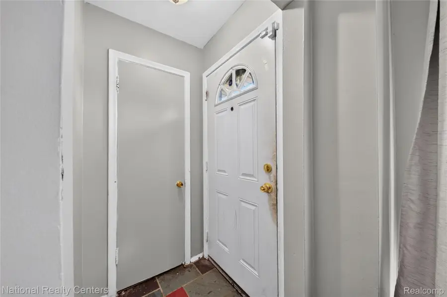 16725 Sunderland RD, Detroit, MI 48219 - #2
