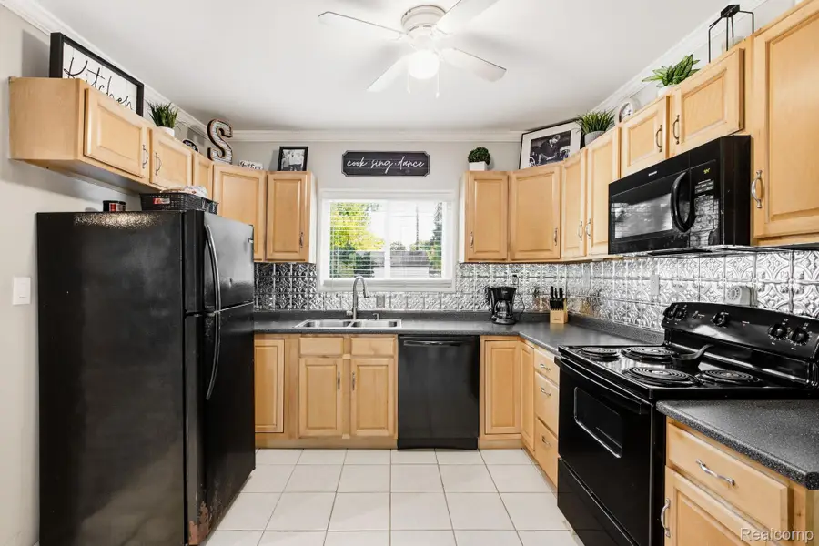 614 Division ST, Port Huron, MI 48060 - #2