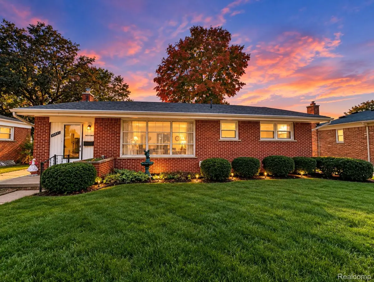 35937 Leon ST, Livonia, MI 48150 - #1