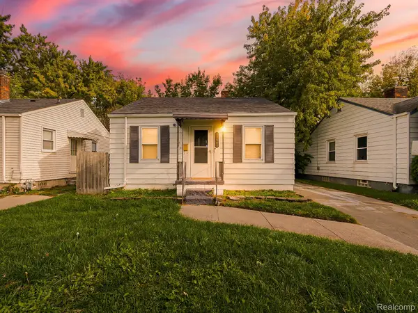 18565 Kenosha ST, HarperWoods, MI 48225