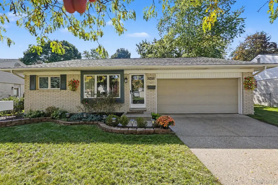 39591 Birchwood DR, Plymouth, MI 48170 - #3