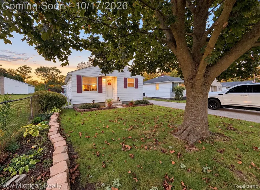 2225 E Williamson ST, Burton, MI 48529 - #3