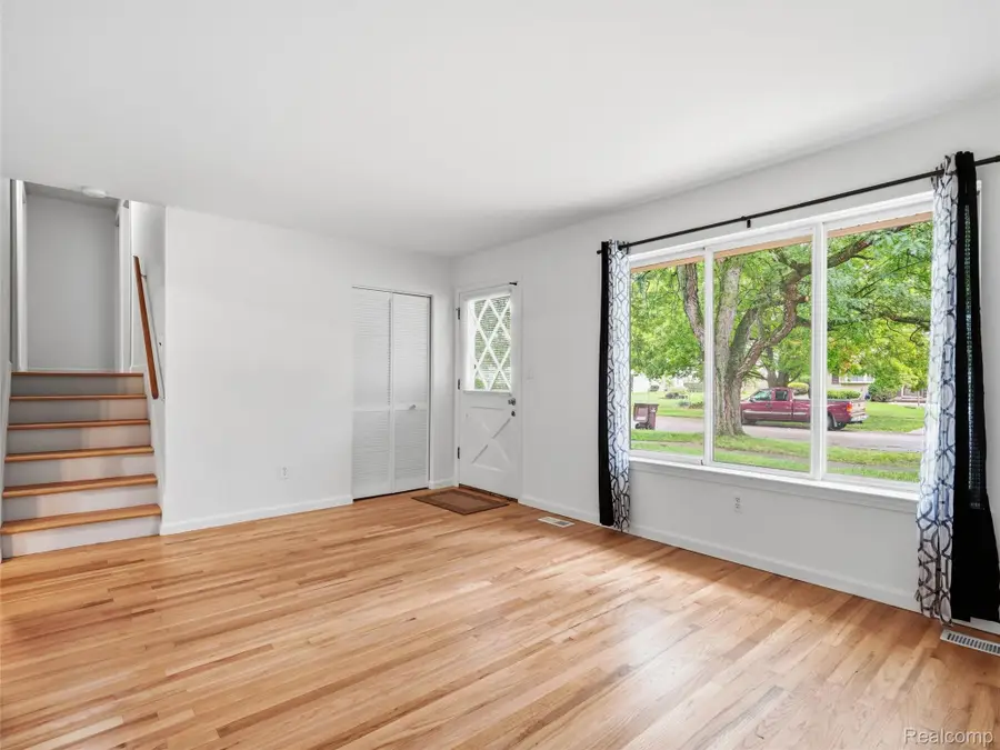 1757 Dover CT, Ypsilanti, MI 48198 - #2