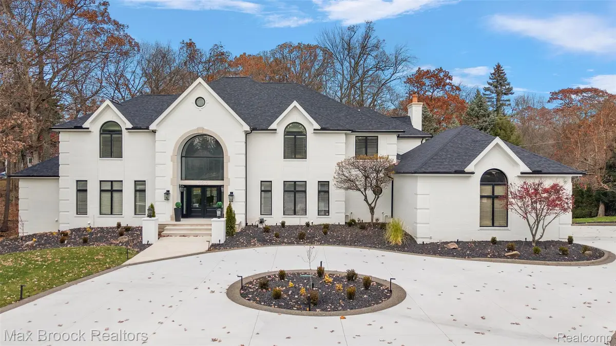 7515 Hiddenbrook LN, Bloomfield Hills, MI 48301 - #1