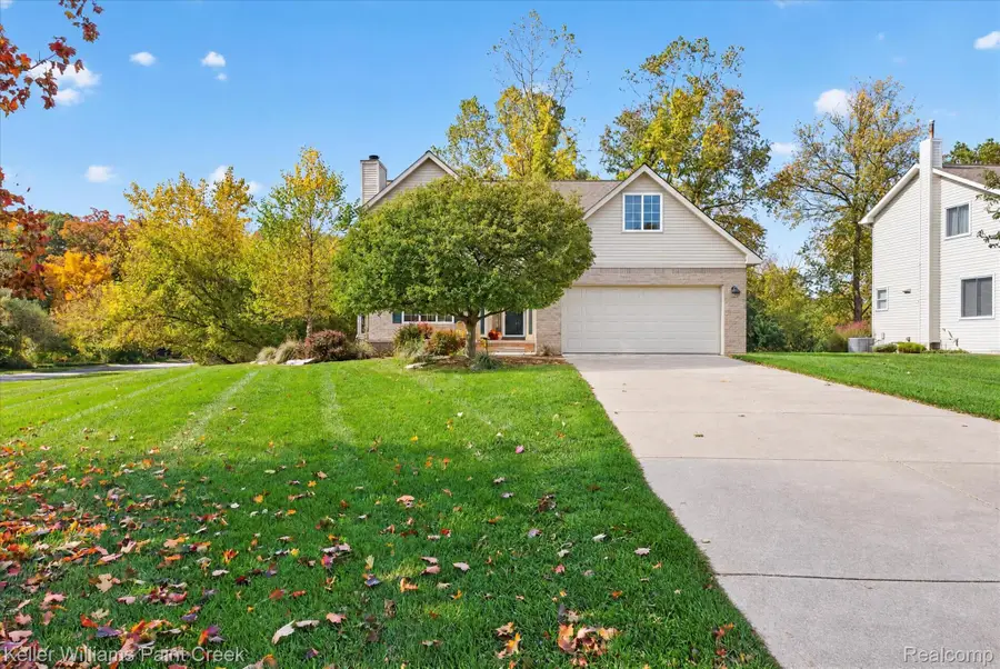 744 Glenmoor DR, Oxford, MI 48371 - #3