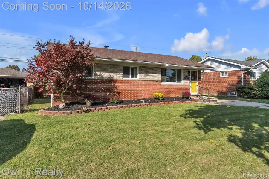 14220 Navarre ST, Gibraltar, MI 48173 - #2