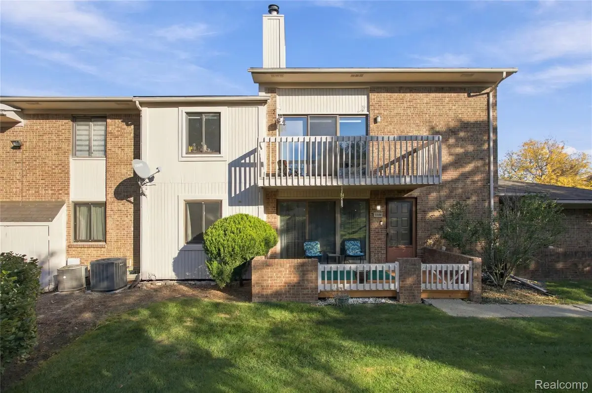 6646 Maple Lakes DR, West Bloomfield, MI 48322 - #1