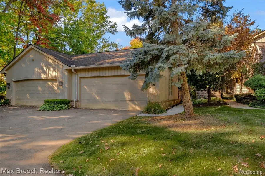 1168 Glenpointe CT, Bloomfield, MI 48304 - #3