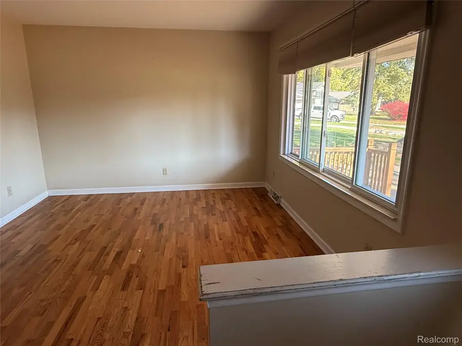 3342 Brookgate DR, Flint, MI 48507 - #2
