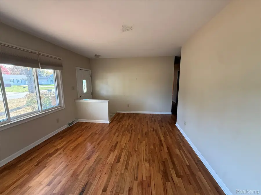3342 Brookgate DR, Flint, MI 48507 - #3