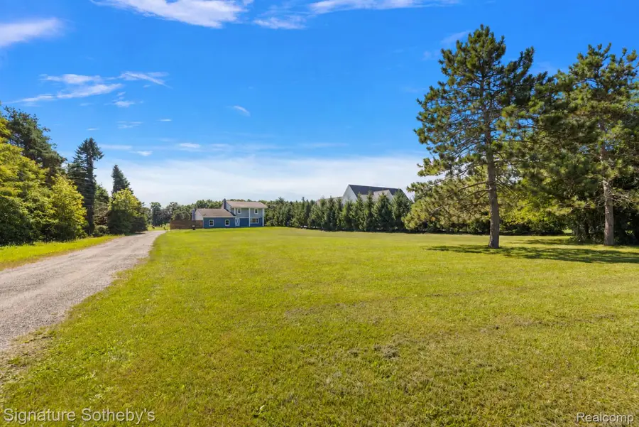 8415 Holcomb RD, Clarkston, MI 48348 - #2