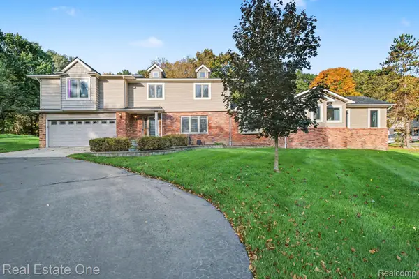 9243 Sherwood DR, Davisburg, MI 48350
