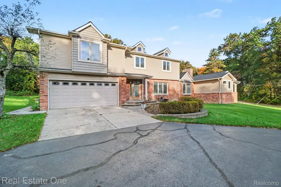 9243 Sherwood DR, Davisburg, MI 48350 - #2