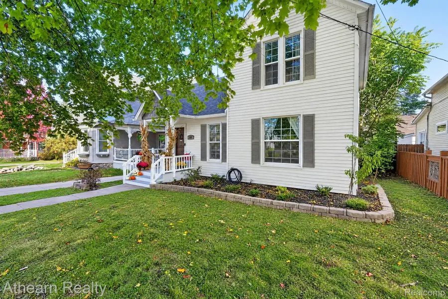 703 S Leroy ST, Fenton, MI 48430 - #2