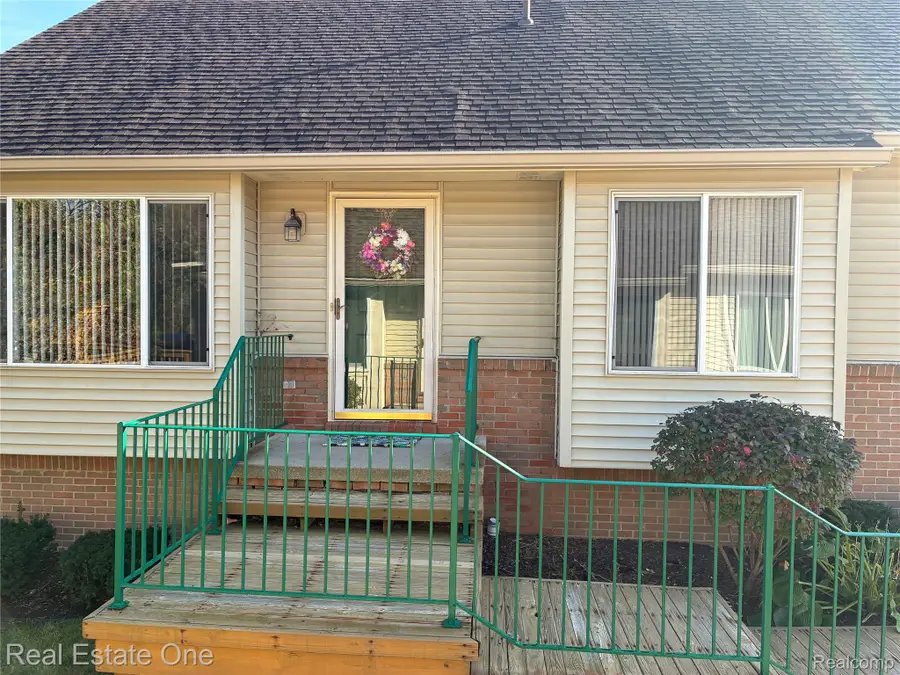 1040 Bird Song Lane LN, Milford, MI 48381 - #2