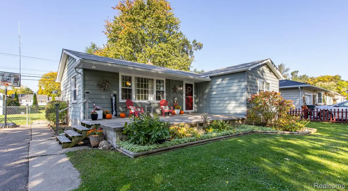 2709 Frembes RD, Waterford, MI 48329 - #1