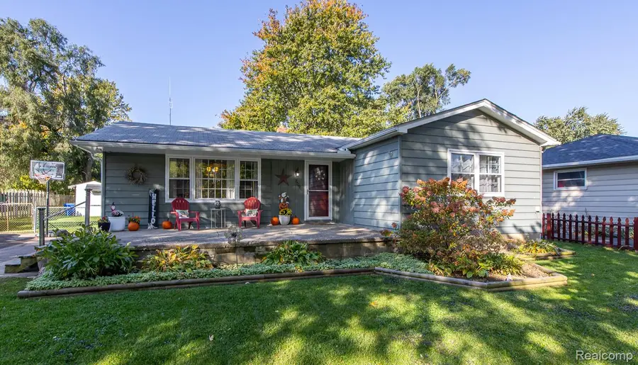 2709 Frembes RD, Waterford, MI 48329 - #2