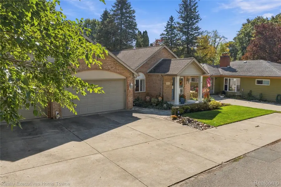 5261 S Locustwood AVE, Fort Gratiot, MI 48059 - #3