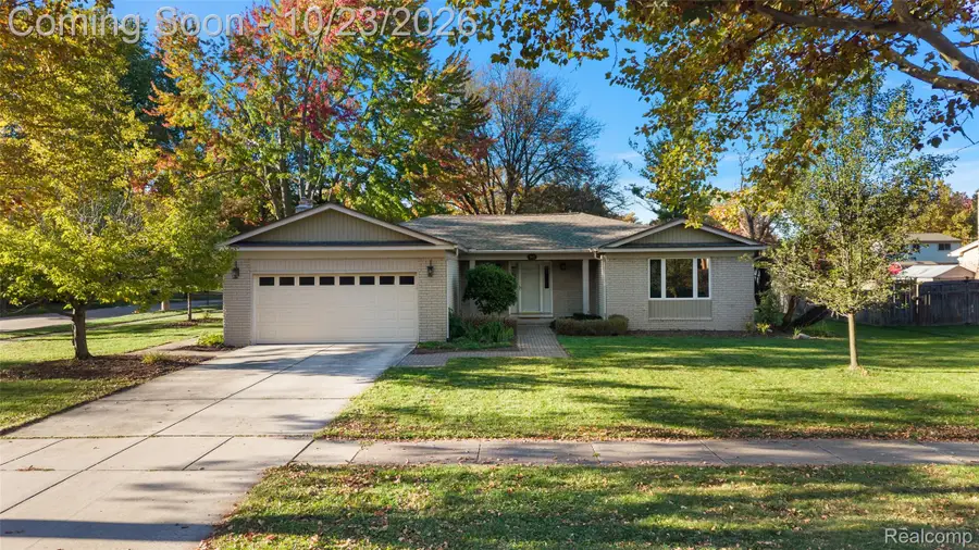 3613 Bellows DR, Troy, MI 48083 - #2