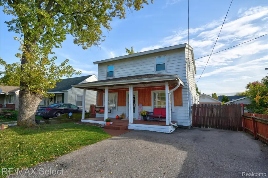 2138 E Schumacher AVE, Burton, MI 48529 - #2