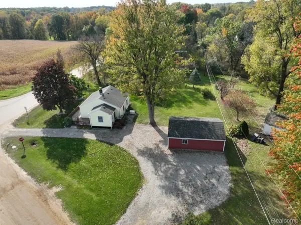 5551 N Burkhart RD, Howell, MI 48855