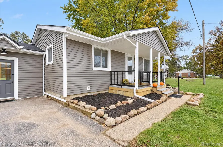 8062 Neff RD, Mount Morris, MI 48458 - #2