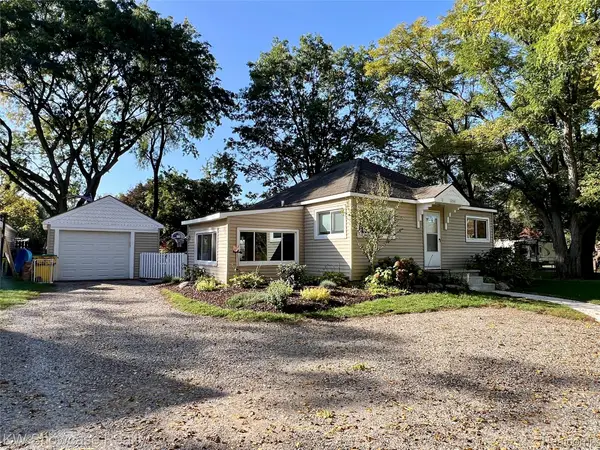 6735 Cooley Lake RD, WestBloomfield, MI 48324