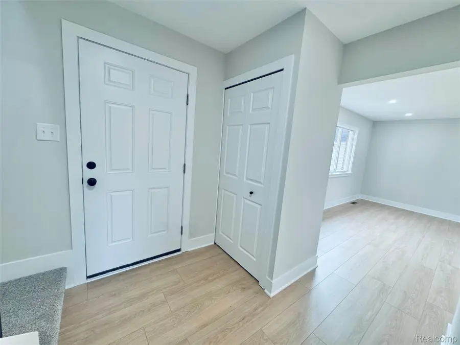 27830 Riviera ST, Harrison Township, MI 48045 - #2
