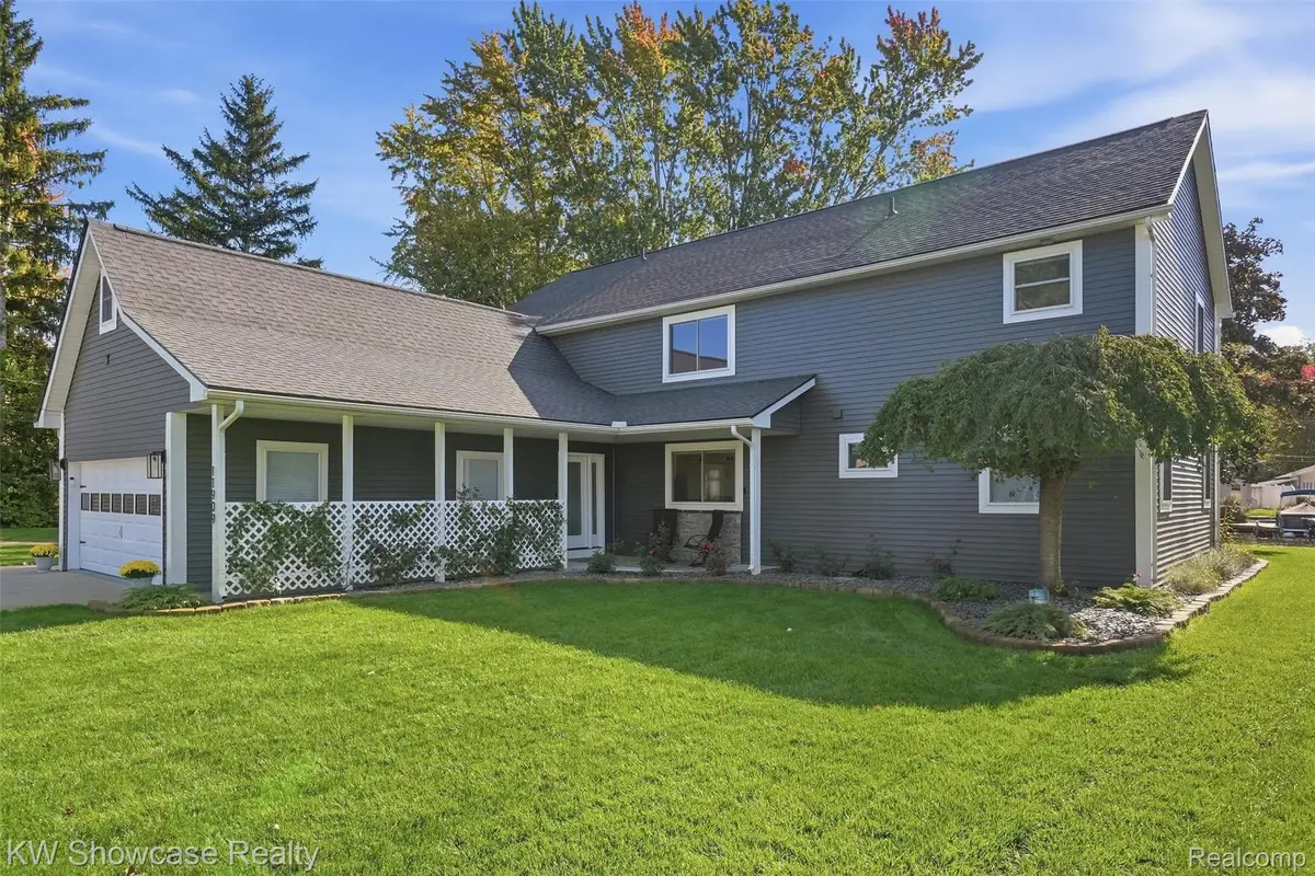 11909 Algonquin DR, Pinckney, MI 48169 - #1