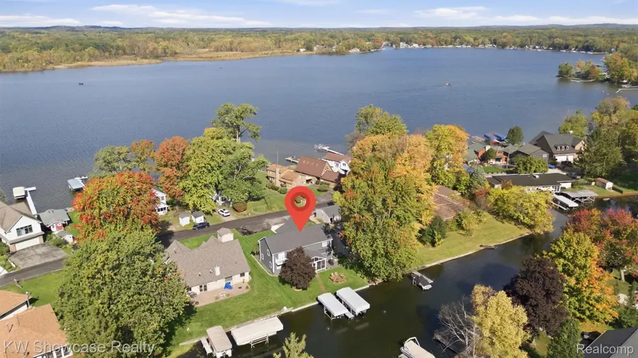 11909 Algonquin DR, Pinckney, MI 48169 - #3